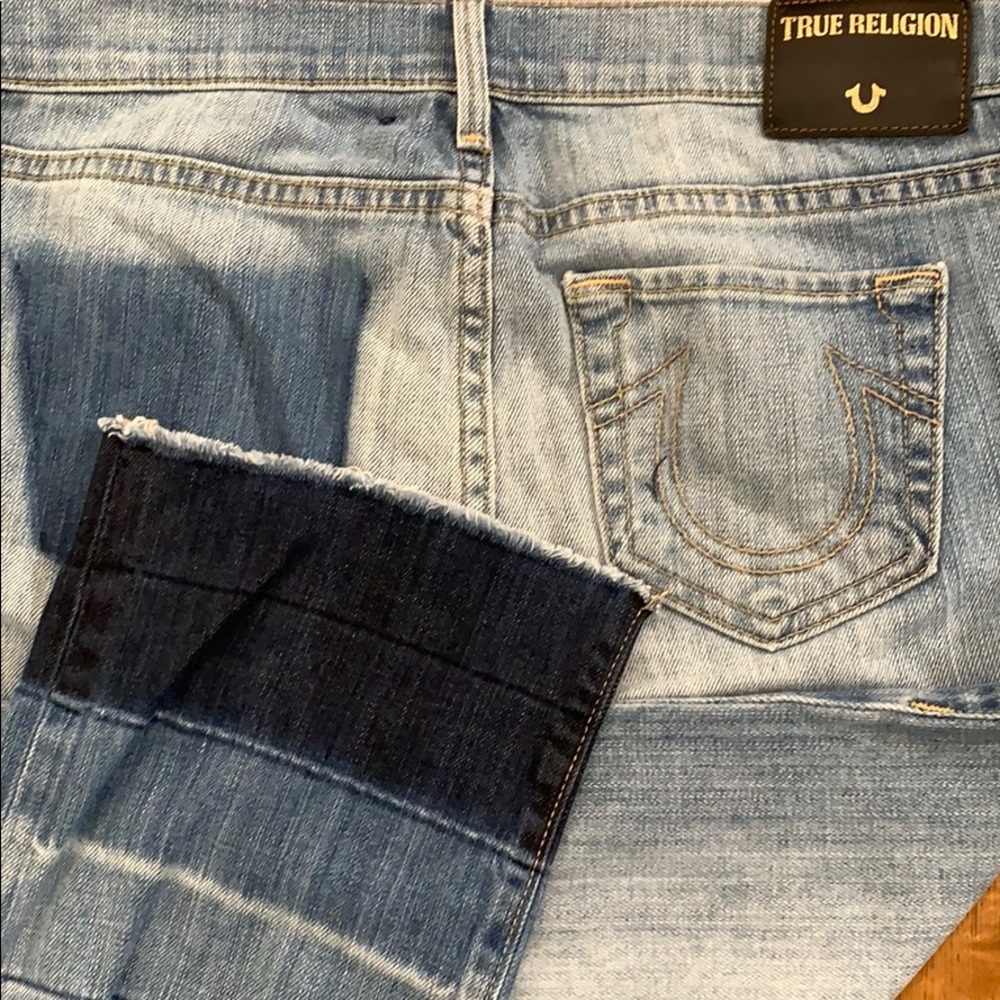 True Religion Mid-Rise Relaxed Ombré Hem Boyfriend Jean 28 - Picture 3 of 13